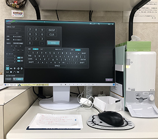 デジタルレントゲンシステム-当院では最新のデジタル画像処理システムを採用し、患者さんへのX線照射線量を従来に比べ1/2以下に抑えています。